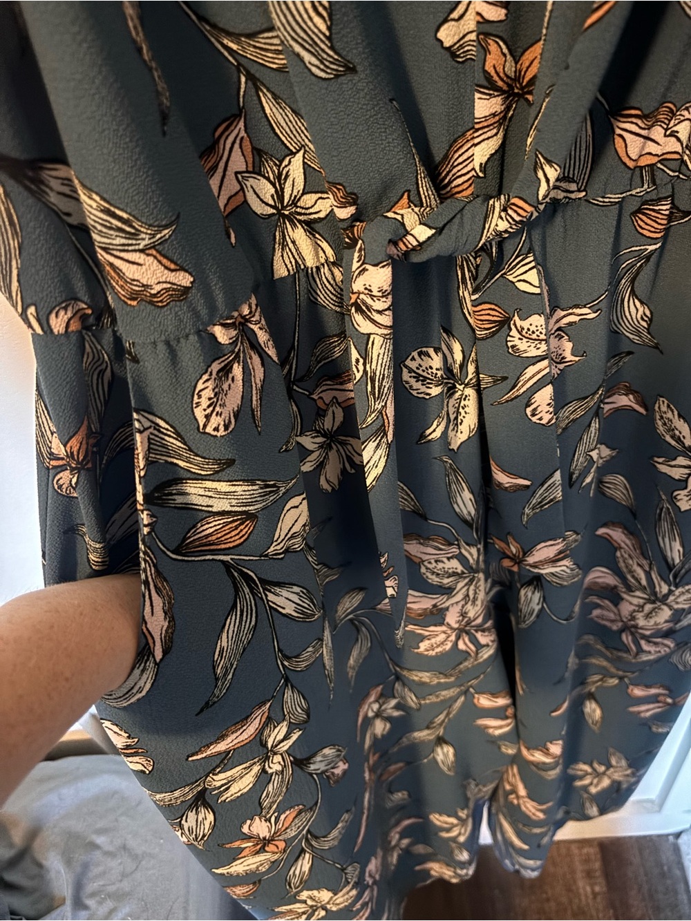 Sleeveless Teal Floral V-Neck Women's Dress - Picture 4 of 5